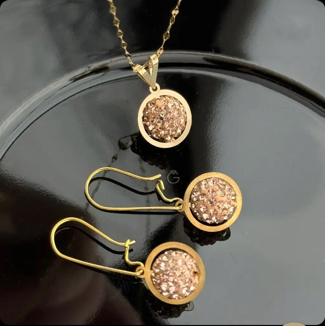 پلاک گردن-مدال سواروسکی طلایی