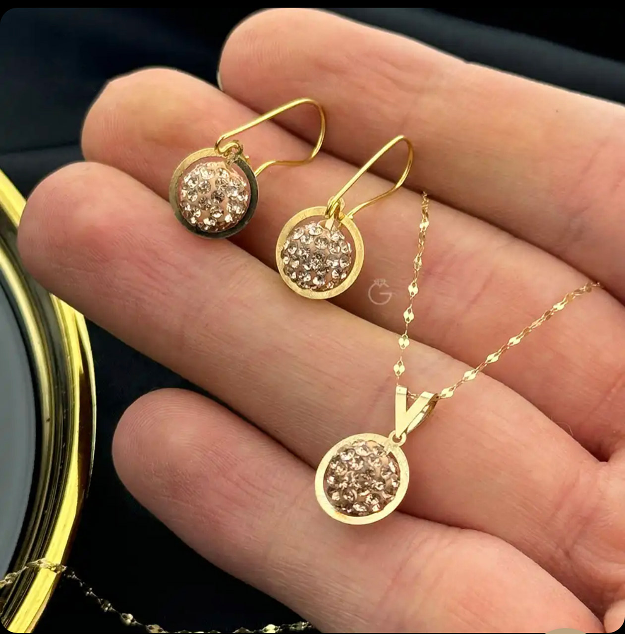 پلاک گردن-مدال سواروسکی طلایی